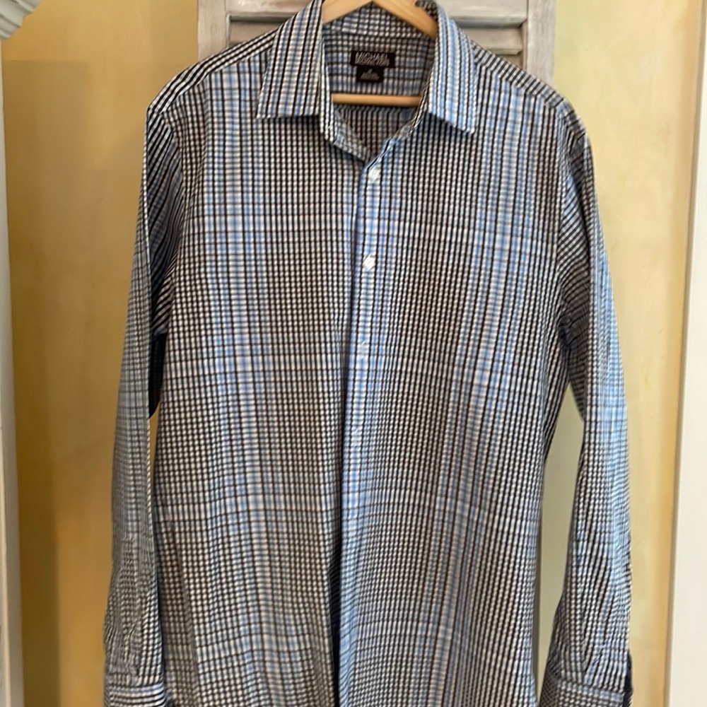 Men’s dress shirt in excellent condition